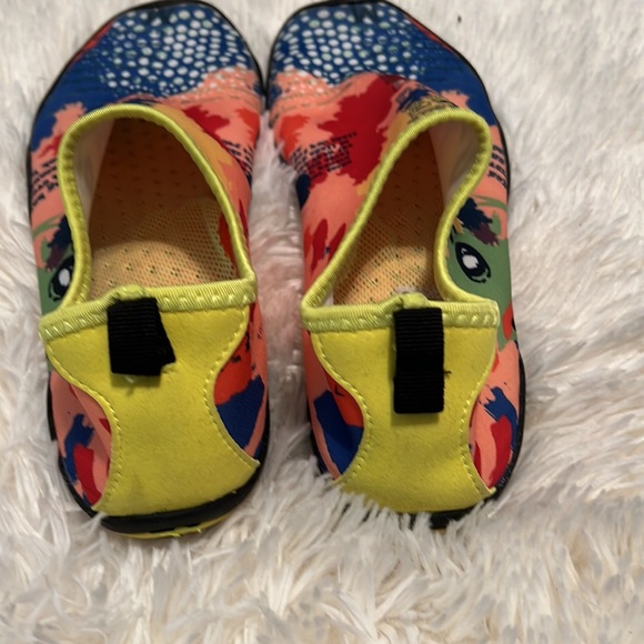 Swim shoes—Women’s - Picture 2 of 4